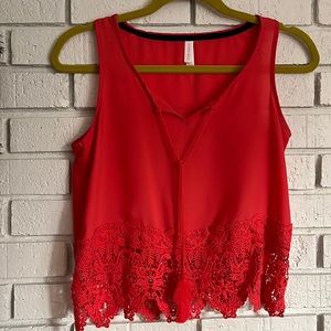 Beautiful tank top w/ lace detailing